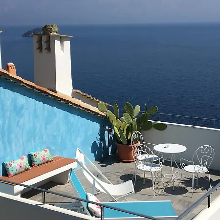 Paradiso Di Manù Hotel 3*